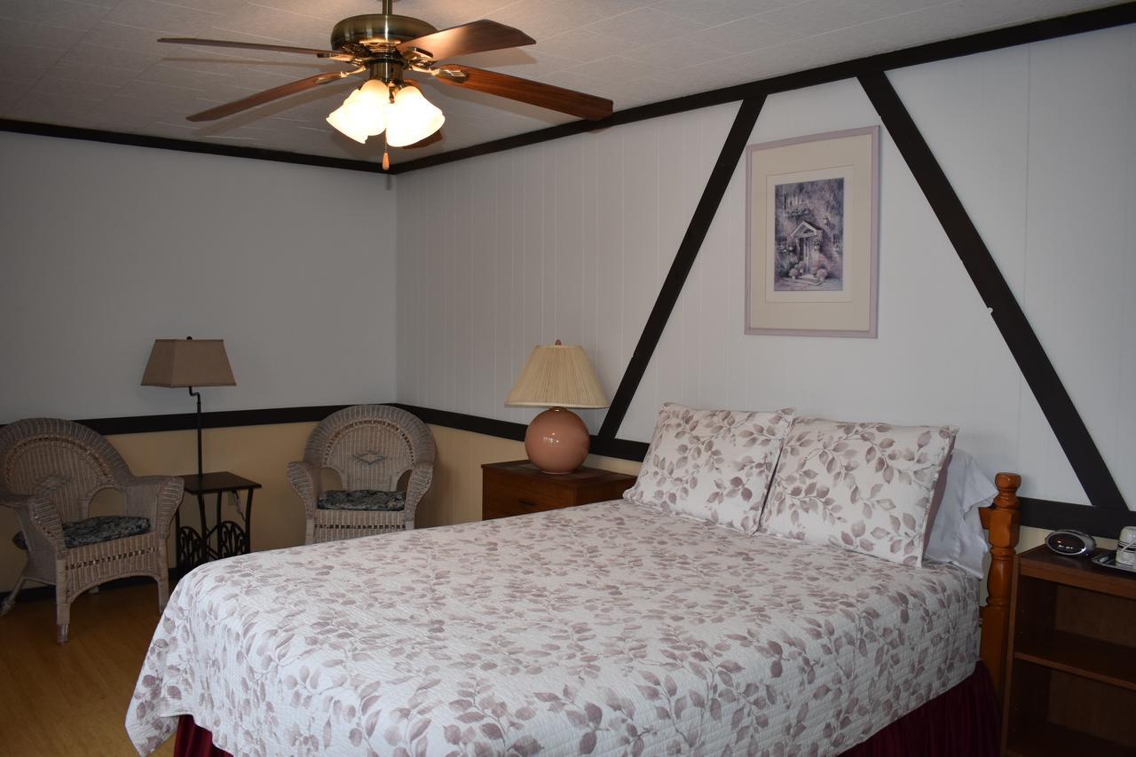 The Stone House Motel & Motor Lodge Ticonderoga Экстерьер фото