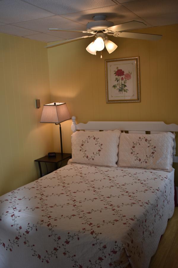 The Stone House Motel & Motor Lodge Ticonderoga Экстерьер фото